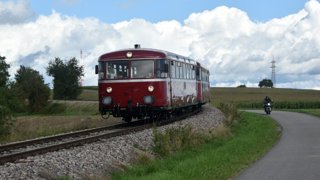 Schienenbus bei Hüffenhardt