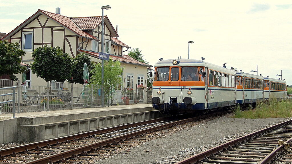 MAN-Schienenbus-Dreifachtraktion bei der Abschiedsfahrt am 31.07.2009 in Siegelsbach